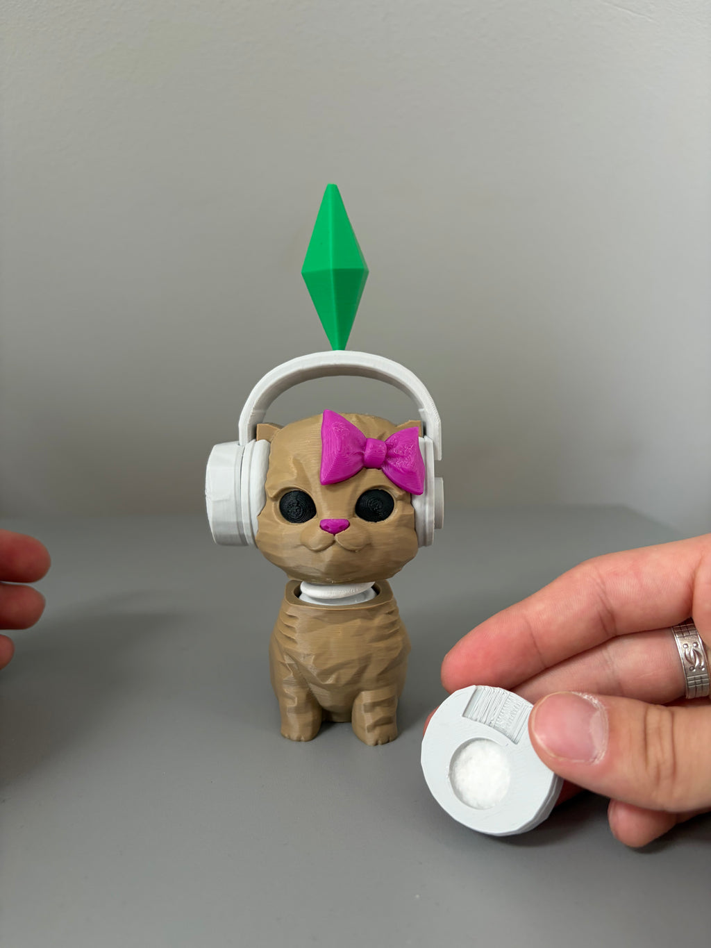 Sims Katytė - Reusable Car Air Freshener with Headphones